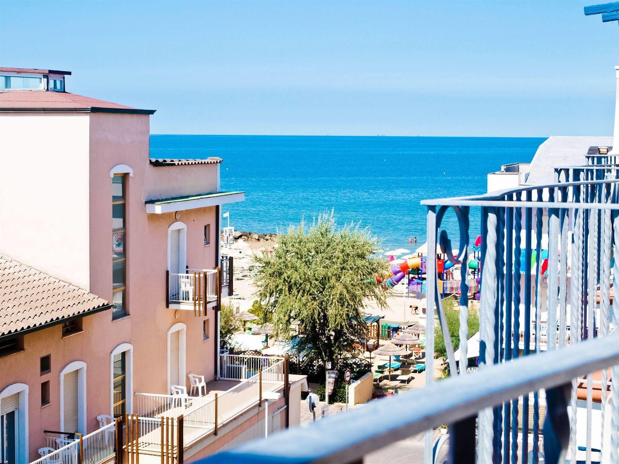 Residence Mediterraneo Rimini Exterior photo